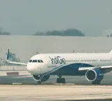 Pilot stuck in traffic 175 passengers wait in plane for an hour