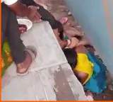 Children between train and platform mother risks life in heart-stopping video