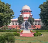 Subhash Chandra Bose remains Supreme Court issues notice to Center on daughter Anita Bose petition