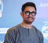 Aamir Khan recalls his first meeting with Dharmendra, says 'his hands felt like a shovel'
