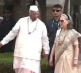 Sonia Gandhi and Kharge gestures during Vande Mataram spark major controversy