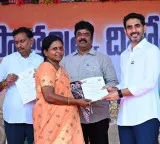 Independence Day in Vijayawada Minister Lokesh presents medals to staff for distinguished service