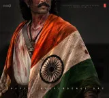 Vijay Deverakonda wishes masses a happy Independence Day; urges people to "never forget the cost"