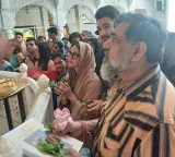 Sunny Leone offers prayers at ISKCON temple with husband Daniel Weber