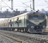 Antara Banerjee creates ruckus in train strips in front of police and attacks with blade