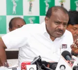 Italian blood flows in her veins HD Kumaraswamy slams Sonia Gandhi