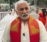 Vijayasai Reddy announces new political party at Tirumala