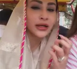 Mouni Roy offers prayers at Kashi Vishwanath during Sawan