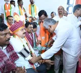 Telangana BJP chief ends hunger strike after taking ill