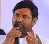 Anirudh Reddy says will never hold press meet against women on Konda Surekha episode