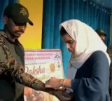 Kashmiri girls tie Rakhis to Army soldiers social media users impressed