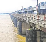 Couple jumps into Godavari leaving three-year-old son on bridge