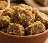 Jaggery vs Sugar which is better for weight loss