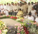 YS Jagan Mohan Reddy pays tribute to YSR on 17th death anniversary at Idupulapaya