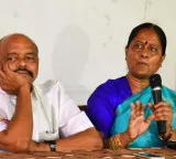 Konda Surekha political journey sacrificed post for YS and now facing threat in Revanth government