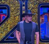 Salman Khan gets irritated with paparazzi on sets of ‘Bigg Boss 20’ promo shoot