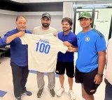 Cricket Association of Bengal felicitates Shami for 100th FC game milestone