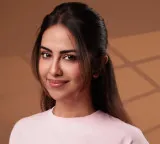 Avika Gor strange experience at airport foreigners mistook fan love for attack