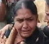Sunitha Laxma Reddy in tears as saree pulled at Telangana Assembly gate