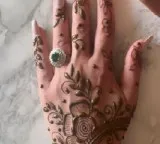 Priyanka Jain Software engineer earns lakhs as part-time Mehendi artist in USA