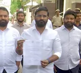 Balmuri Venkat requests CM to increase age limit for police jobs