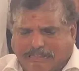 Botsa Satyanarayana breaks down in tears at Cheepurupalli meeting