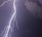 Hearts stopped by the sound of lightning Two women died in Palnadu