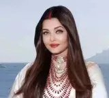 Aishwarya Rai Bachchan comments on family and living with parents go viral
