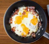 Non-stick pan cleaning tips to remove stubborn grease from edges easily