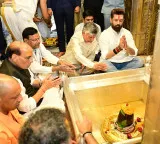 Chandrababu Naidu performs special prayers at Kashi Vishwanath Temple with Union Ministers
