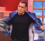 Salman Khan takes off clothes on Bigg Boss stage angry at trollers