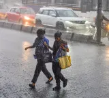 IMD forecasts heavy rains for few district of Telangana