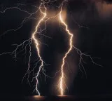 Mobile Phone in Pocket During Thunder and Lightning Will It Explode