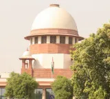 SC issues notice to ECI on plea challenging Delhi SIR process; suggests greater BLO assistance to affected voters