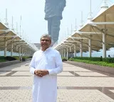 Gujarat: Ashwini Vaishnaw honours Patel at Statue of Unity