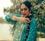 Meenakshi Seshadri relives evergreen song ‘Baali Umar Ne Mera Haal Woh Kiya’ from ‘Awaargi’
