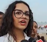 Maha CM's wife Amruta, daughter Divija join Juhu beach clean-up drive day after Ganesh Visarjan