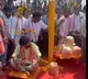 Actor Nani visits Sammakka Sarakka and performs special prayers