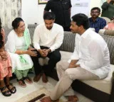 YS Jagan Mohan Reddy visits Kakumanu Rajasekhar family in Ongole