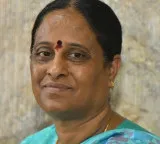 Konda Surekha warns opponents will be beaten by women if they speak out of control