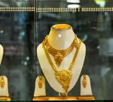 Gold, silver trade up to 1 pc lower amid elevated US yields, geopolitical tensions