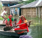 Bihar: Flood victims raise slogans against MP, MLAs in West Champaran