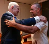 What happened on the FlyDubai flight and why Netanyahu congratulated the plumber