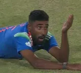 Mohammed Siraj narrowly escapes injury Rohit Sharma reaction goes viral