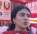 Rivaba Jadeja congratulates PM Modi on 25 years of service human chain in Rajkot