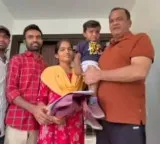Komatireddy Venkat Reddy provides financial assistance for infant surgery