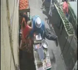 Man collapses while buying vegetables and dies of heart attack