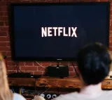 Netflix massive layoffs 1000 employees to lose jobs