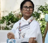 Mamata Banerjee condemns the arrest of CJP leaders