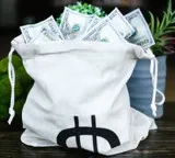 Bag found during morning walk contains foreign currency worth lakhs finally returned to owner